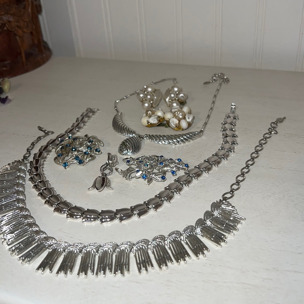 Vintage lot jewelry necklaces brooch goody trifari Coro Coventry thermoset